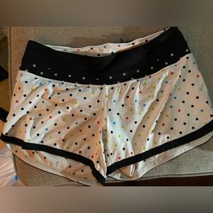 Lululemon sea wheeze size 8 running shorts